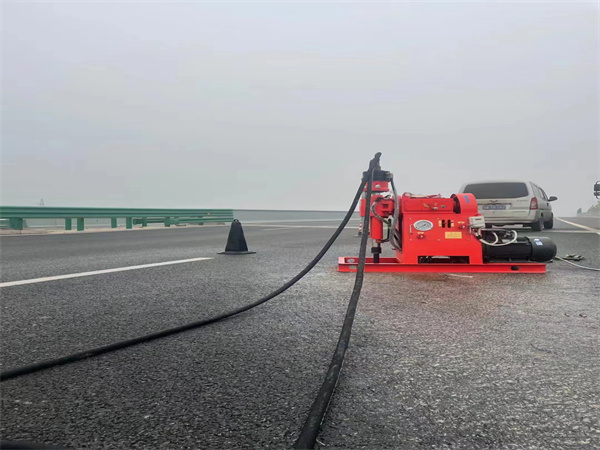 梁子湖马路路基路面开裂下沉注浆加固灌浆